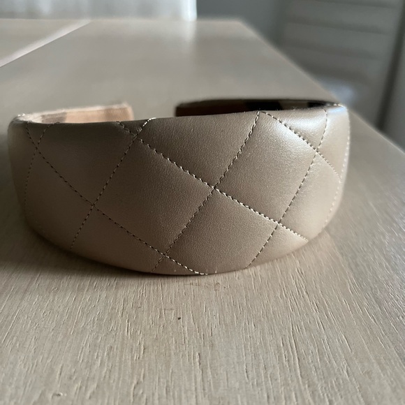 BURBERRY quilted tan Leather hair band. - Picture 5 of 6
